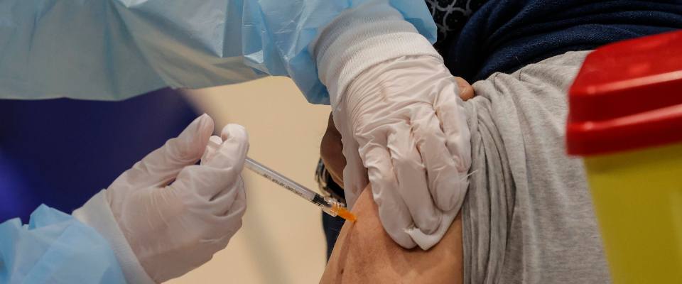 AstraZeneca – Picco di disdette a Torino, uno su 3 rinuncia fra il personale scolastico