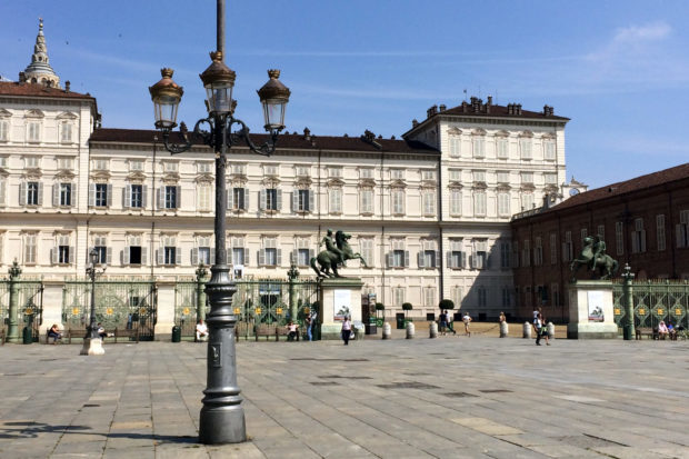 Torino- Ruba bici in piazza Castello, un passante lo vede e lo fa arrestare