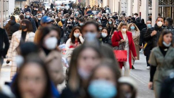 Torino – Invasi parchi e centro città: folla e assembramenti nell’ultimo week end ‘arancione’