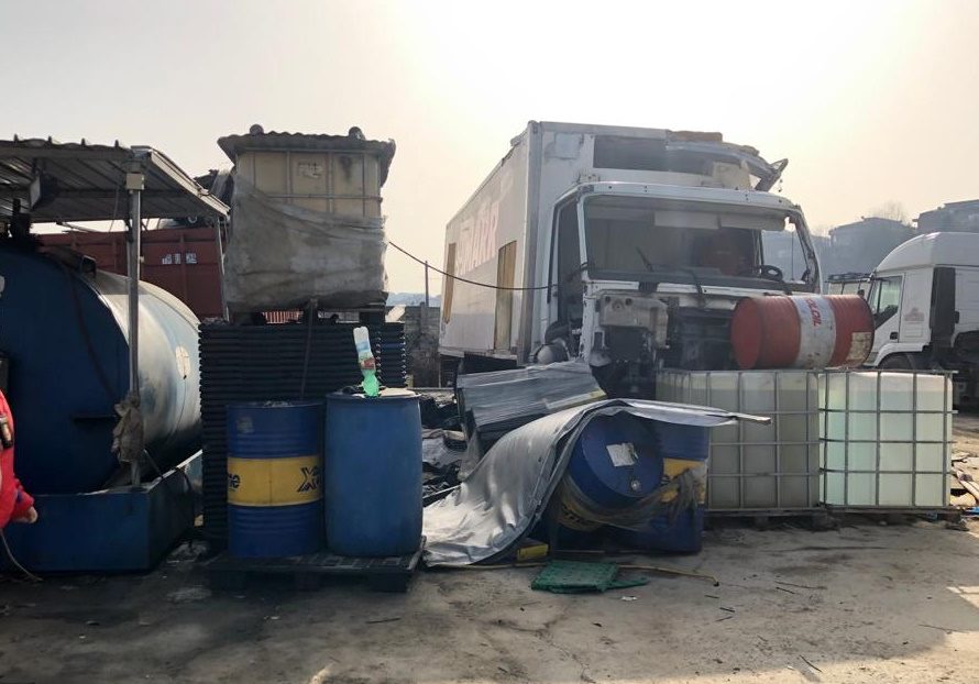 Torino – Scoperta discarica abusiva a cielo aperto: c’erano anche cisterne con 9mila litri di gasolio