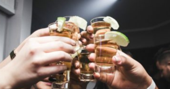 Torino – Guarisce dal Covid e fa festa con amici, senza distanziamento: tutti multati