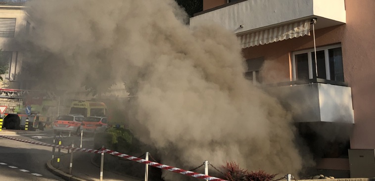 Paura nel Torinese – Cantine a fuoco, palazzo evacuato: in 12 all’ospedale