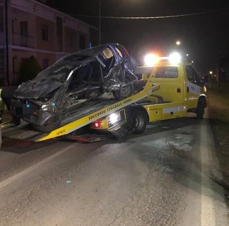 A 16 anni travolto e ucciso da un’auto – Il conducente aveva bevuto, arrestato per omicidio stradale