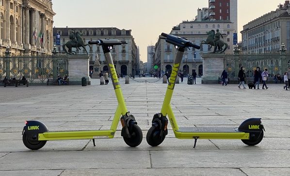 Torino – Una nuova flotta di 500 monopattini in città: “Più sicuri e innovativi, rivoluzionano il mondo della micro-mobilità”