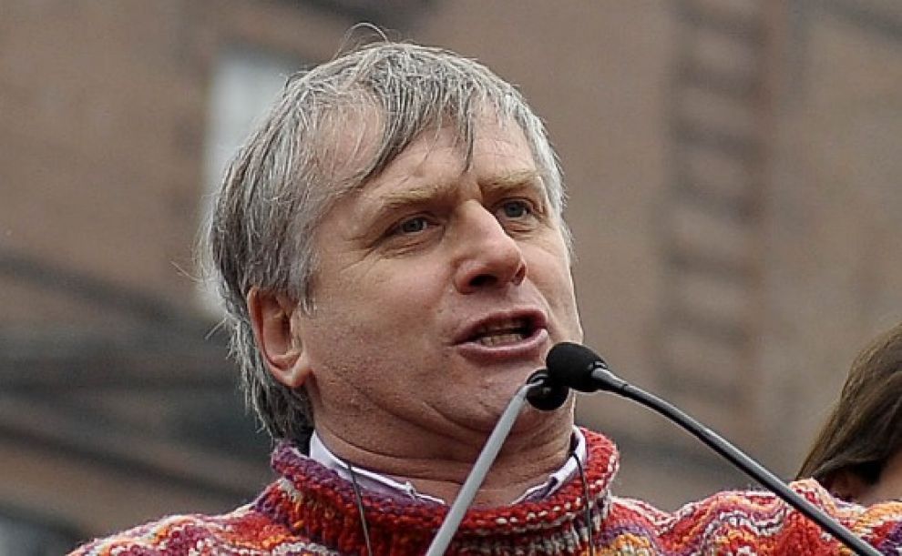 Torino – Il dramma Covid di Airaudo “Mio padre morto perché non c’erano posti letto. Lui e mia madre non sono stati vaccinati in tempo”