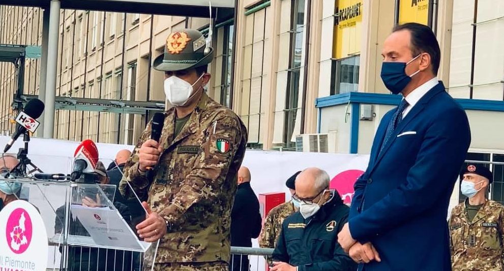 Il generale Figliuolo a Torino: “In arrivo 7 milioni di vaccini. In Piemonte 40mila al giorno”