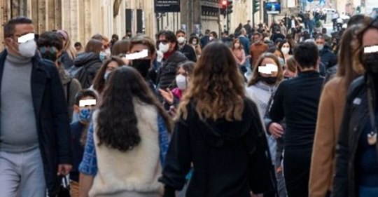 Torino – Primo sabato in zona Arancione ed è subito folla in centro