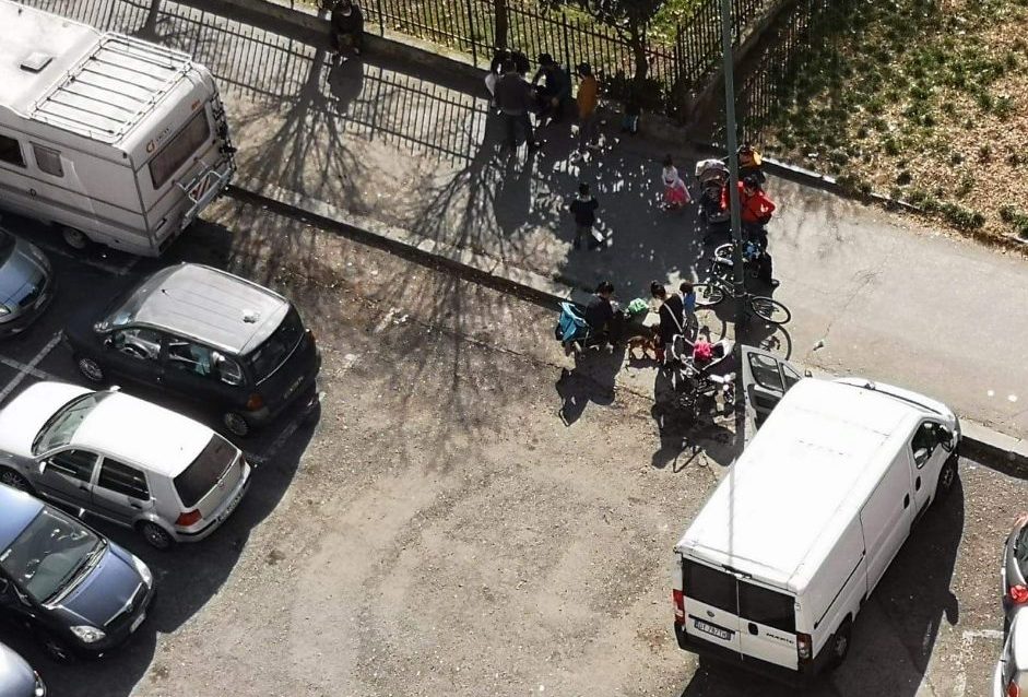 Torino – Un altro parcheggio occupato abusivamente da camper di Rom: intervengono i residenti