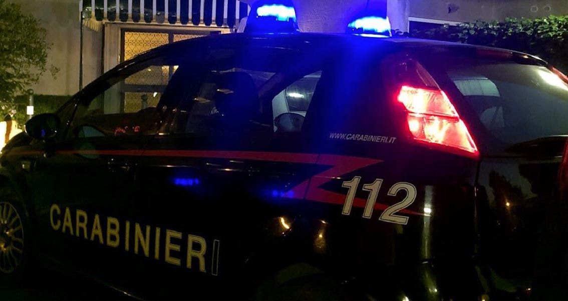 Erano in cento al pub, alcuni senza mascherina e senza distanziamento: tutti multati, locale chiuso