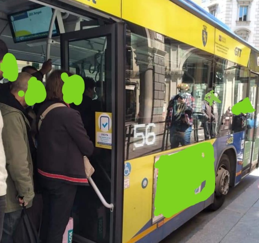 Torino – Ancora folla e ressa sugli autobus. Petrarulo (FI): “Nei ristoranti no, ma sui bus più siamo meglio è”