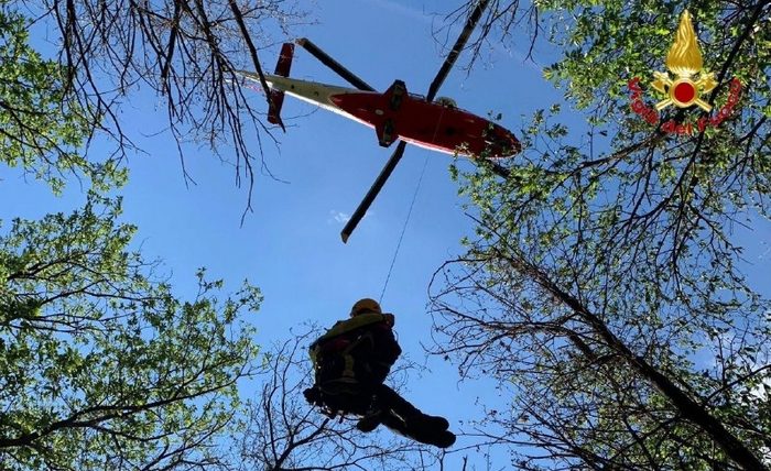 Piemonte-Brutto incidente, auto finisce in un dirupo volo di 20 metri: un ferito