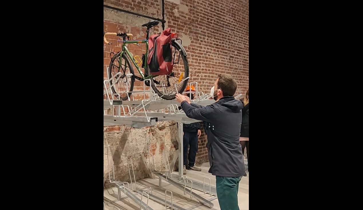 Torino – A Porta Nuova la prima stazione per biciclette: “Per lasciarla al sicuro, prendere il treno o godersi la città”