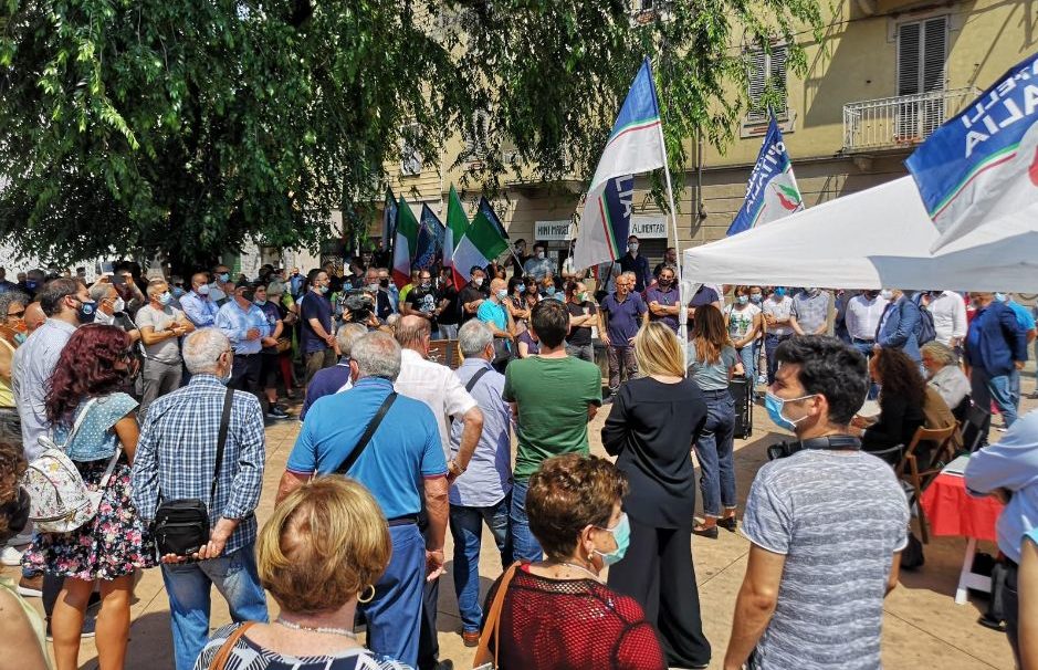 Torino – Piazza piena per FdI in Barriera di Milano contro le mafie africane e lo spaccio