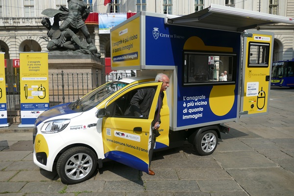 Torino – Un nuovo mezzo green per portare l’Anagrafe sempre più vicina ai cittadini