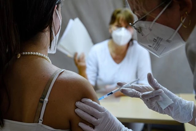 Vaccini in Piemonte – Boom di adesioni fra i giovanissimi over 16:  “160mila in poche ore”