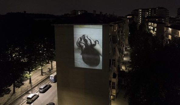 Torino – Torna un grande evento: mille proiezioni per le vie e i quartieri della città con Esterno Notte