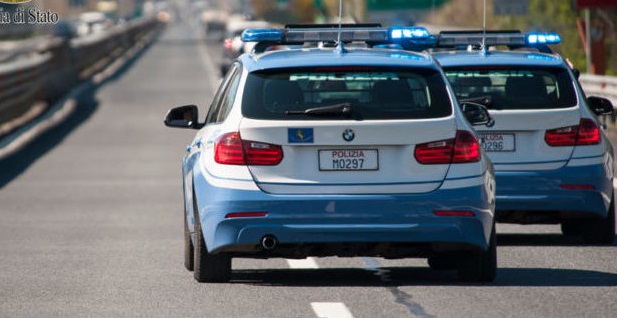 Torino – Romeno totalmente ubriaco guida lentissimo in Tangenziale: senza cintura, parla al cellulare. Denunciato e multato