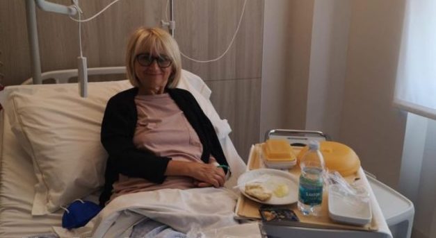 Torino – Luciana Littizzetto torna in ospedale e ci scherza su, citando Vasco: “Eh già…”