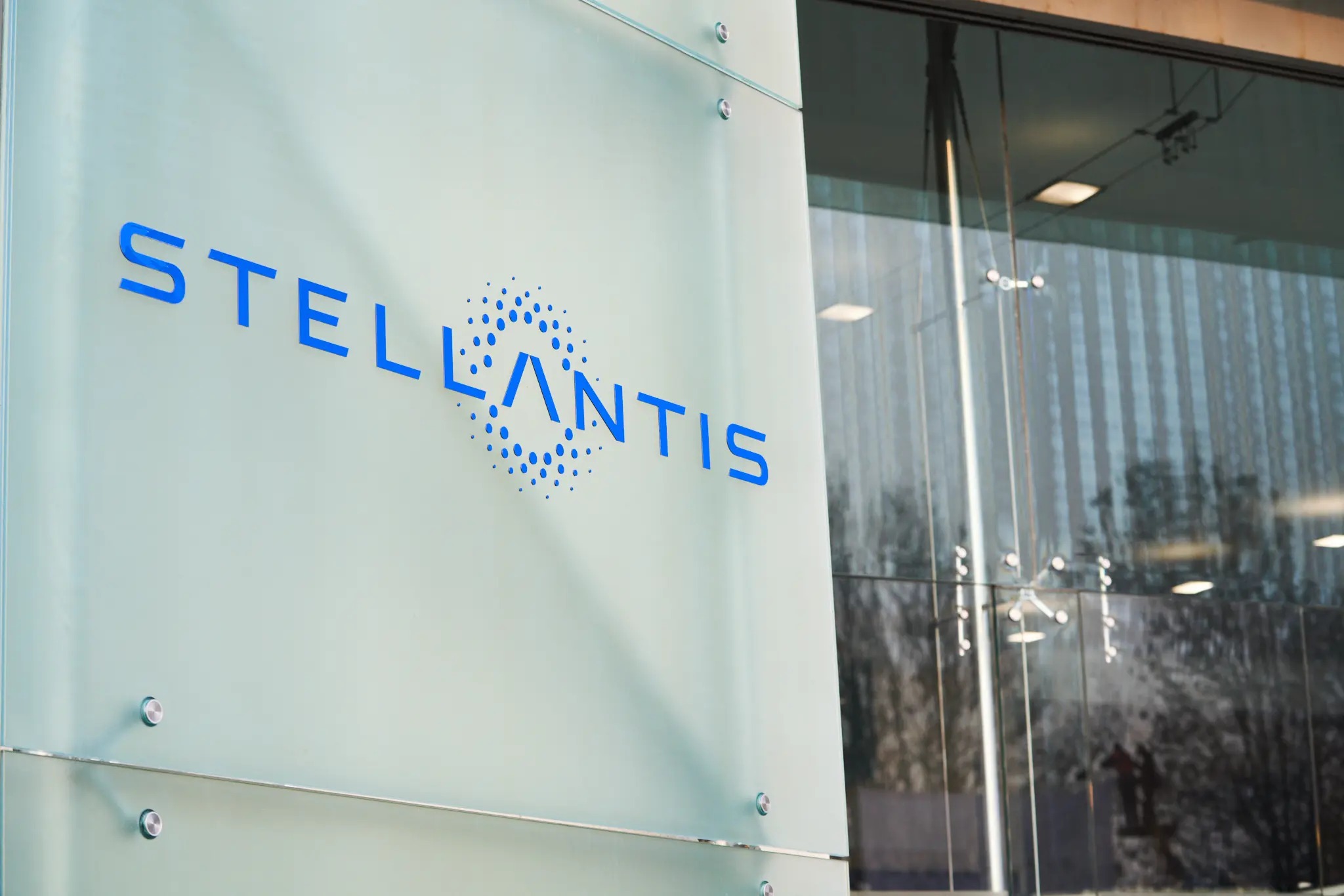 Stellantis, volano i ricavi – Oltre 75 miliardi di euro, con un +46%