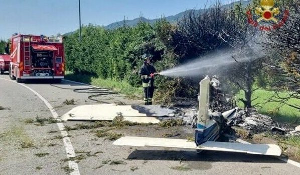 Paura in Piemonte – Precipita Ultraleggero, si salvano le persone a bordo, i pompieri scongiurano l’incendio