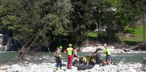 Paura in Piemonte – Precipitano nel fiume bimbo di 8 anni e la mamma che tenta di salvarlo: arriva l’elicottero del 118