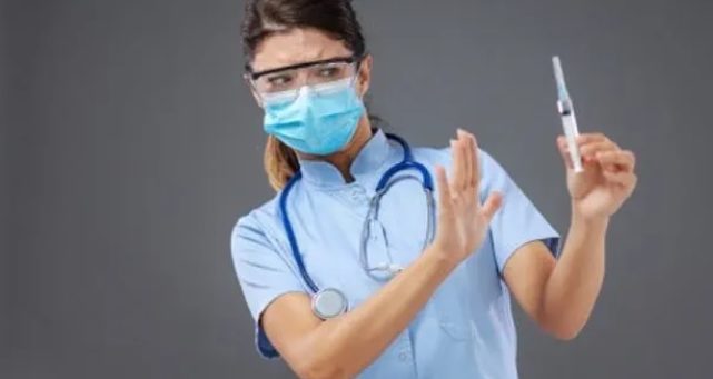 Torino – Sospesi 6 medici No Vax “Cambiate lavoro se non volete il vaccino”