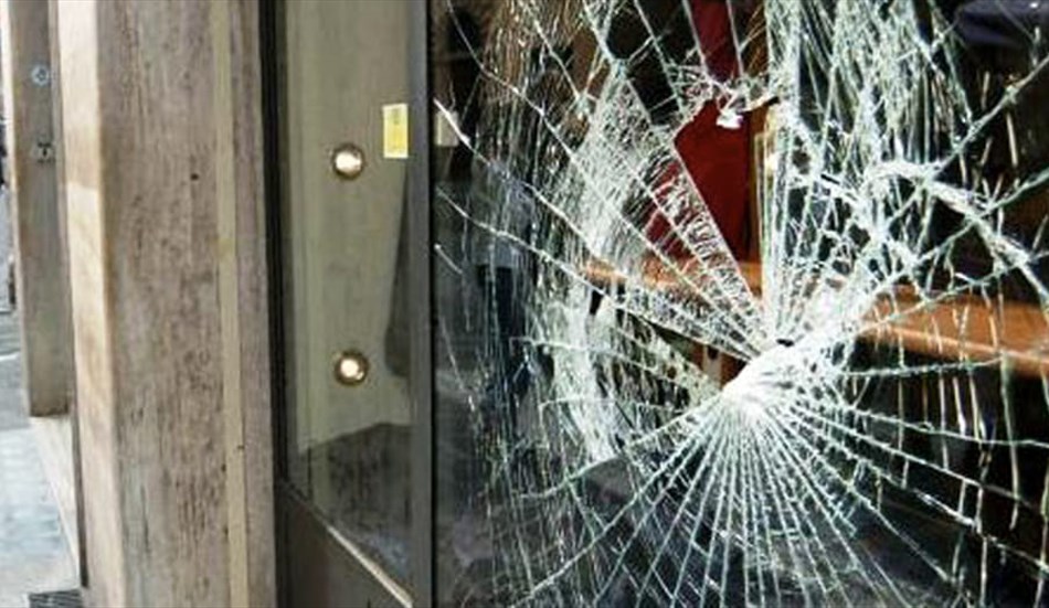 Torino- Spaccata con tombino ad un negozio di via Po: rumeno colto sul fatto e arrestato