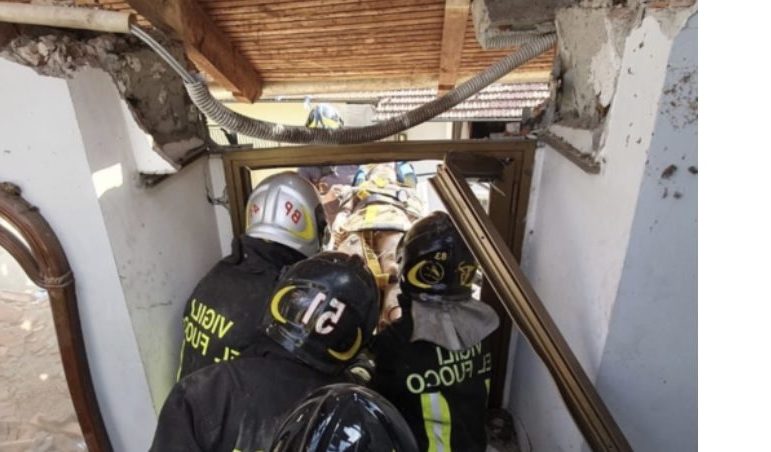 Torino- Crollo palazzina, continuano le operazioni per trovare altre persone: la situazione