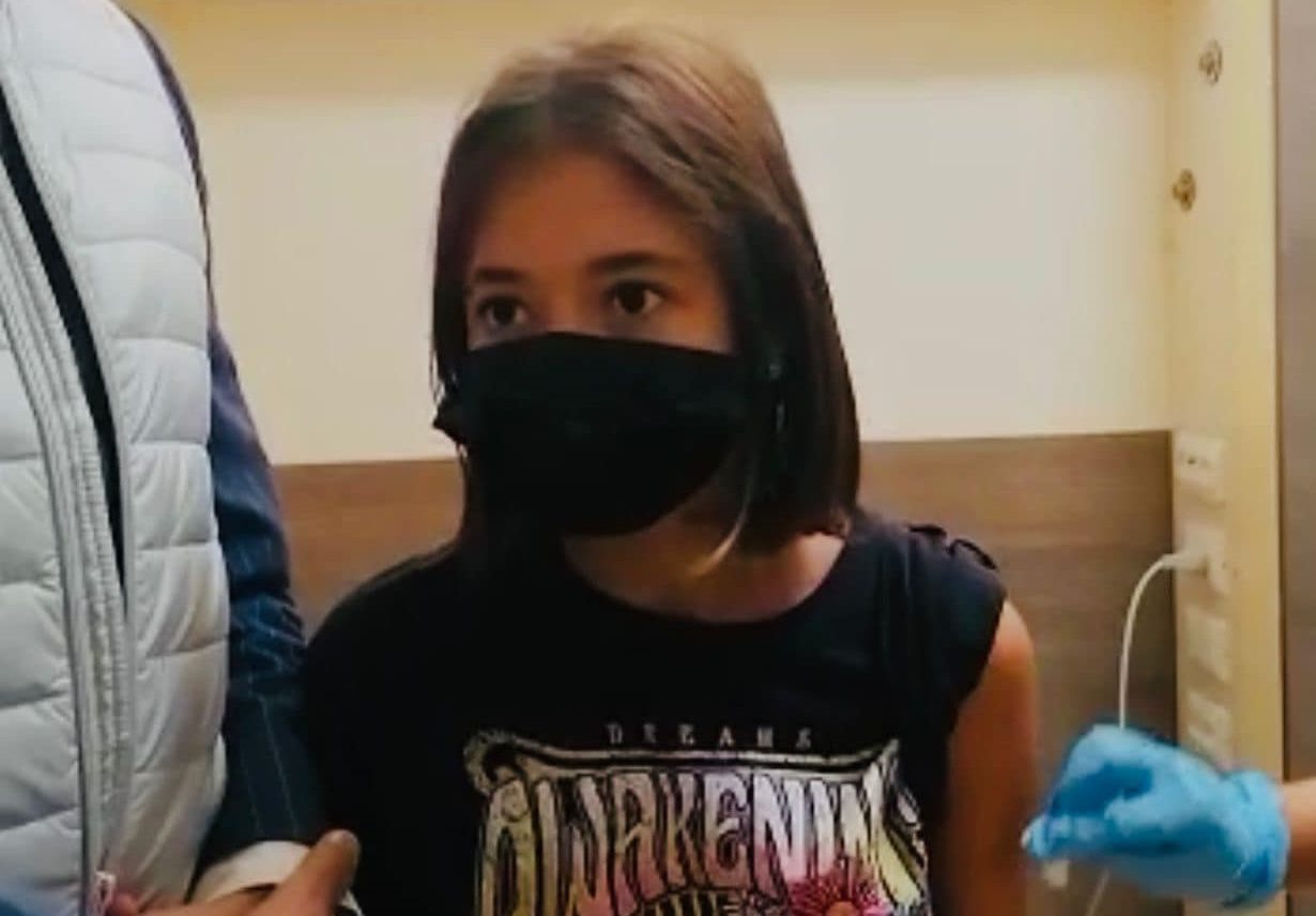 Torino – Cirio posta la foto della figlia vaccinata, No Vax all’attacco “Giù le mani dai bimbi”