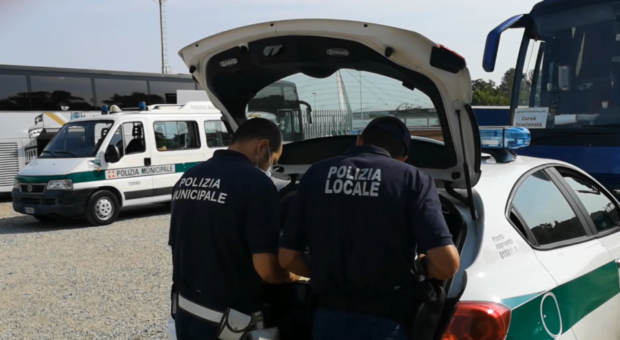 Torino – Trasporto illegale di merci e persone verso Moldavia e Romania: fermati conducenti di autobus