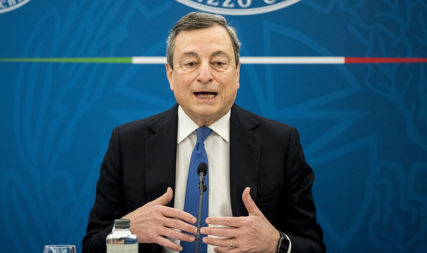 Draghi alla Camera: “Grazie a tutti, a volte anche i banchieri hanno un cuore”