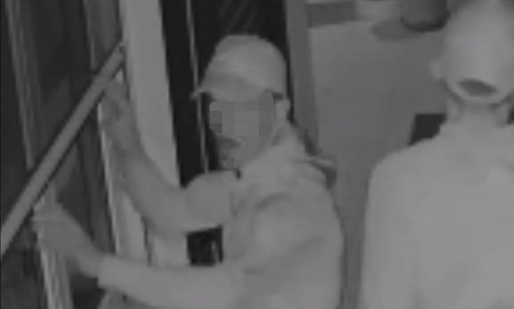 Torino – Notte di terrore per un’anziana: si trova ladri in stanza che tentano di legarla: si ribella e li mette in fuga