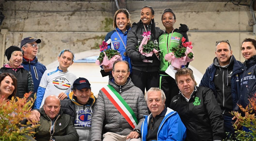Torino – Successo per l’Apple Run di Cavour: vincono due campioni, distribuite 5 tonnellate di mele