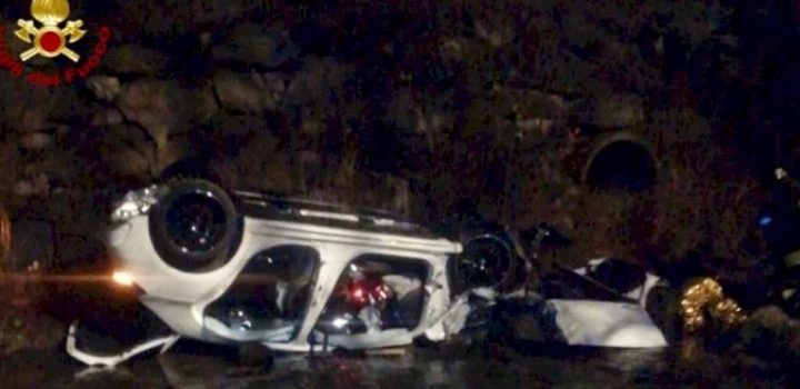 Paura in Piemonte per 4 Alpini – La loro auto va fuori strada e finisce nel torrente: tutti feriti in codice rosso