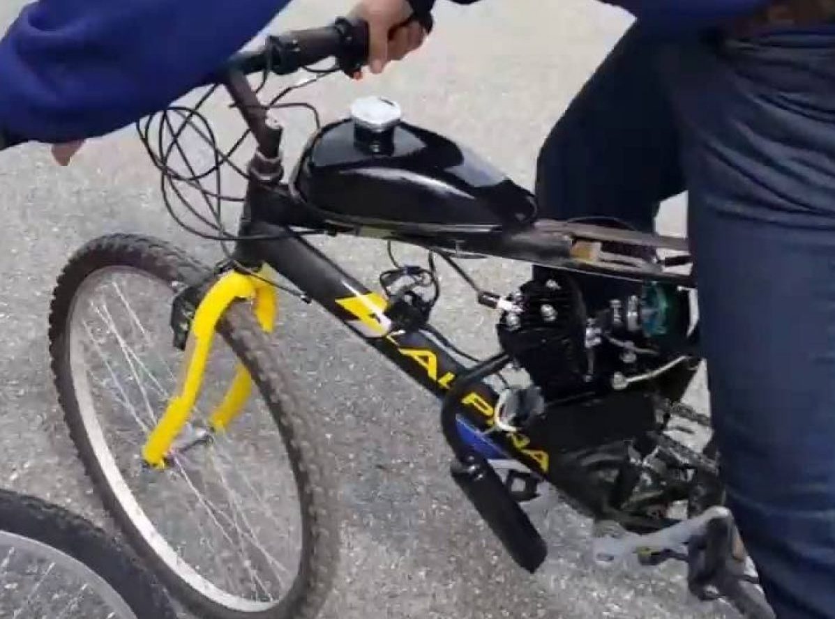Torino – Sfreccia in città con una bici trasformata in motorino: fermato e sanzionato