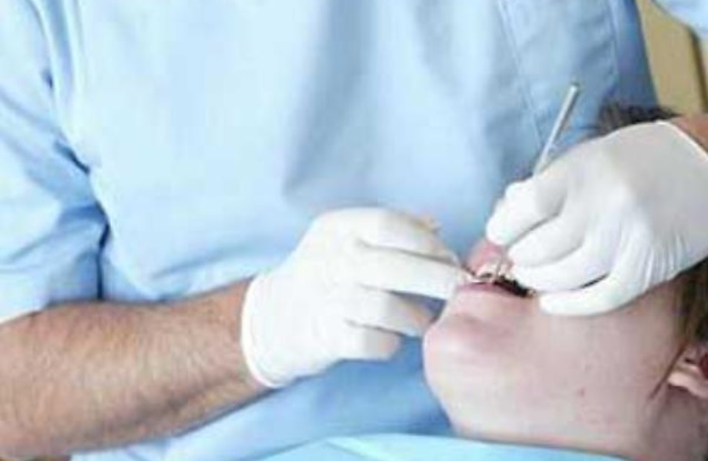 Torino – Falso dentista smascherato, la Polizia gli sequestra lo studio