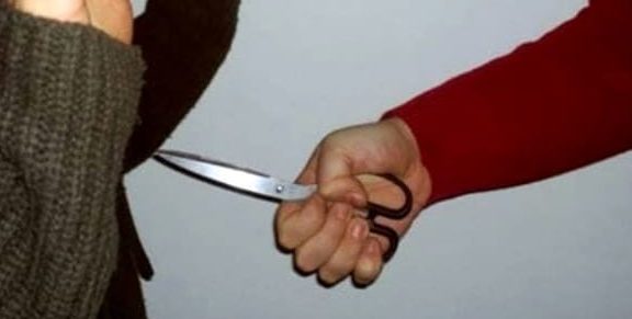 Torino – Follia all’ospedale, armato di forbici tenta di fare strage di anziane: bloccato dai carabinieri