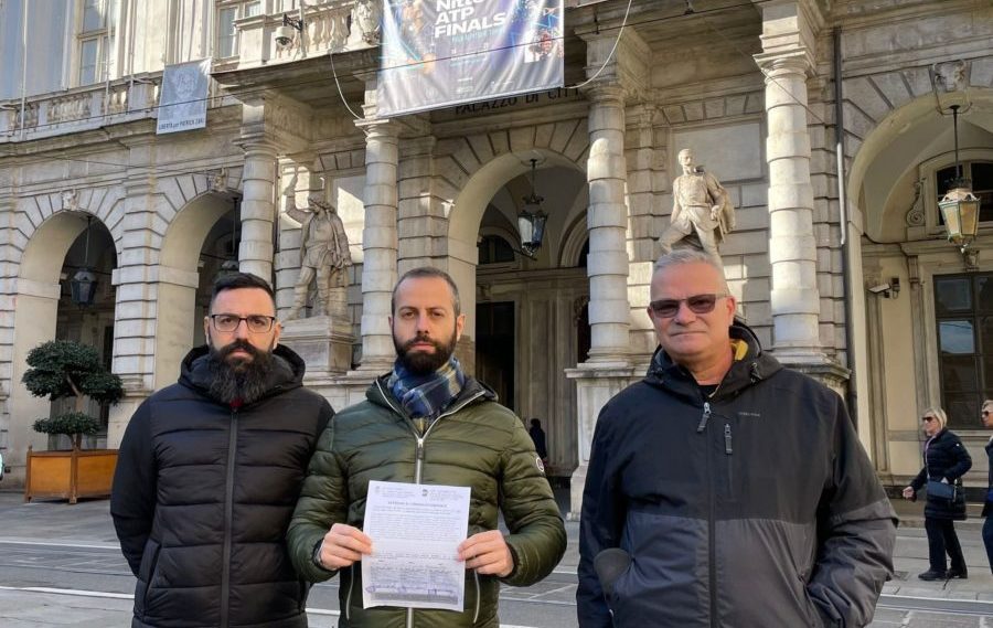 Torino – Degrado senza fine e criminalità nell’area ex Gondrand, la protesta arriva in Comune: “Sgomberare e bonificare subito”