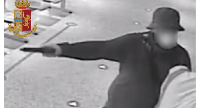 Torino – Rapinano armati Poste, supermercati e negozi: la polizia individua i criminali