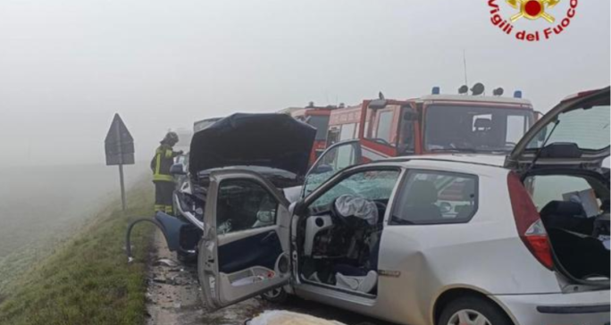 Piemonte – Scontro frontale nella nebbia, muore a 23 anni