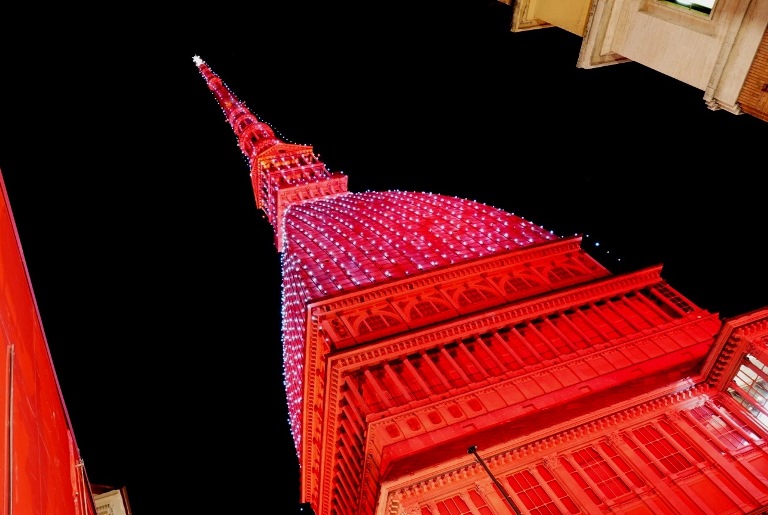 Torino – Il Covid galoppa, annullato lo spettacolo di luci di Capodanno