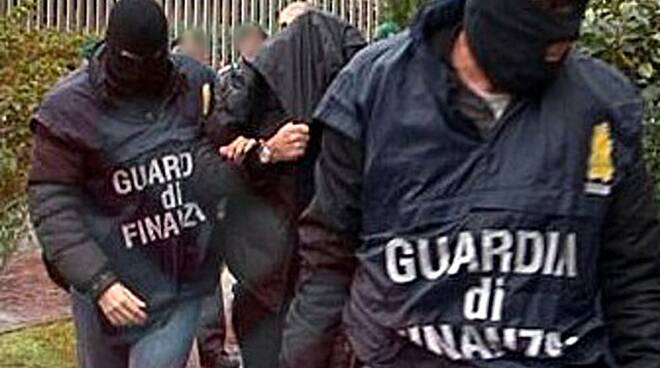 Torino – Colpo della Finanza, smantellata banda che gestiva fiumi di droga verso il Torinese (800 kg). 13 marocchini arrestati