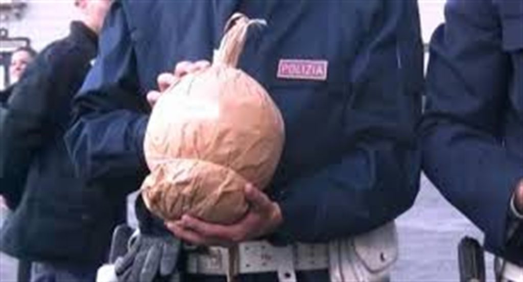 A Torino maxi sequestro di centinaia di bombe pirotecniche micidiali, pronte per Capodanno: due arresti