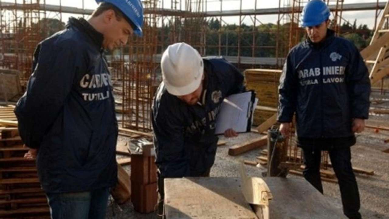 Edilizia – 9 imprese controllate su 10 non sono in regola: allarmano i dati dall’Ispettorato del Lavoro. Oggi a Torino lutto cittadino
