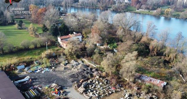 Scempio ambientale a Torino – Scoperte discariche abusive nel Parco del Meisino, tonnellate di detriti e anche un’auto rubata