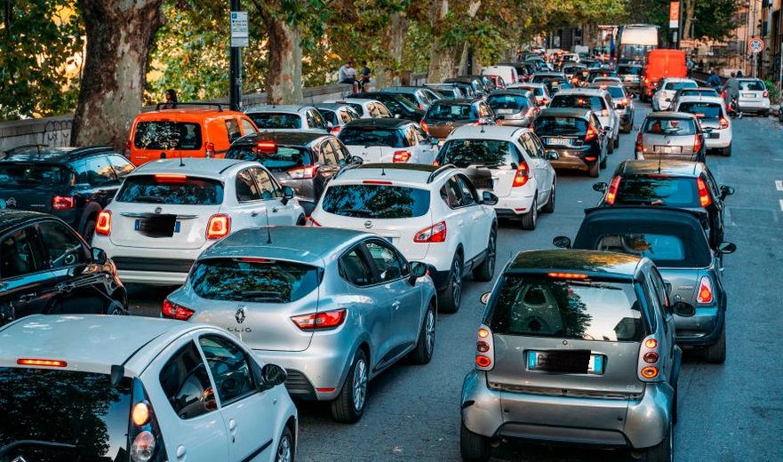 L’addio ai motori a combustione nei prossimi 15 anni allarma l’Anfia: “E’ doveroso ripensarci”