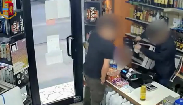 Torino – Rapinatore a soli 18 anni: lo tradisce una ‘storia’ su Instagram: arrestato