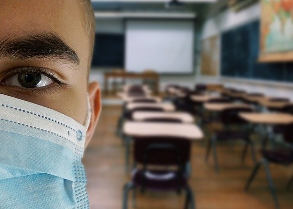 In Piemonte numerose classi in quarantena con un solo positivo – “La regione ha deciso di chiudere le scuole senza dirlo?”