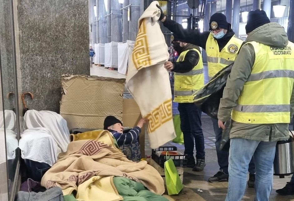 Torino – Coperte e tè caldo ai senzatetto della città. La notte dei volontari