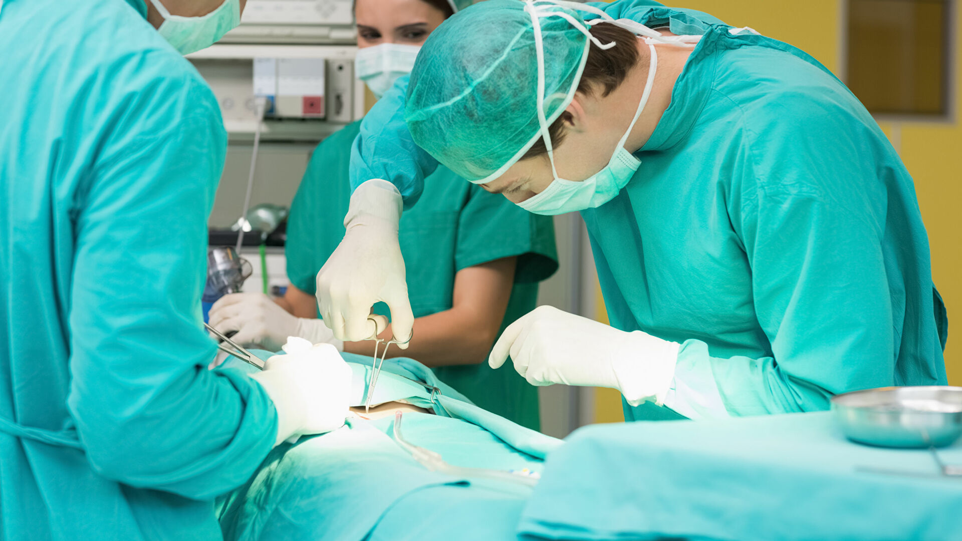 L’allarme dei chirurghi “Molte attività sono ferme per il Covid, terrificanti le liste d’attesa”